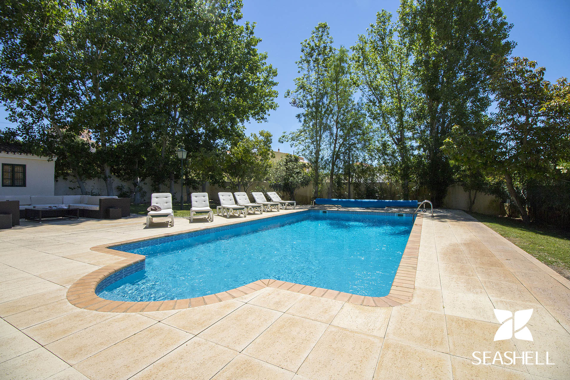 Villa Caravela Garden Image 2