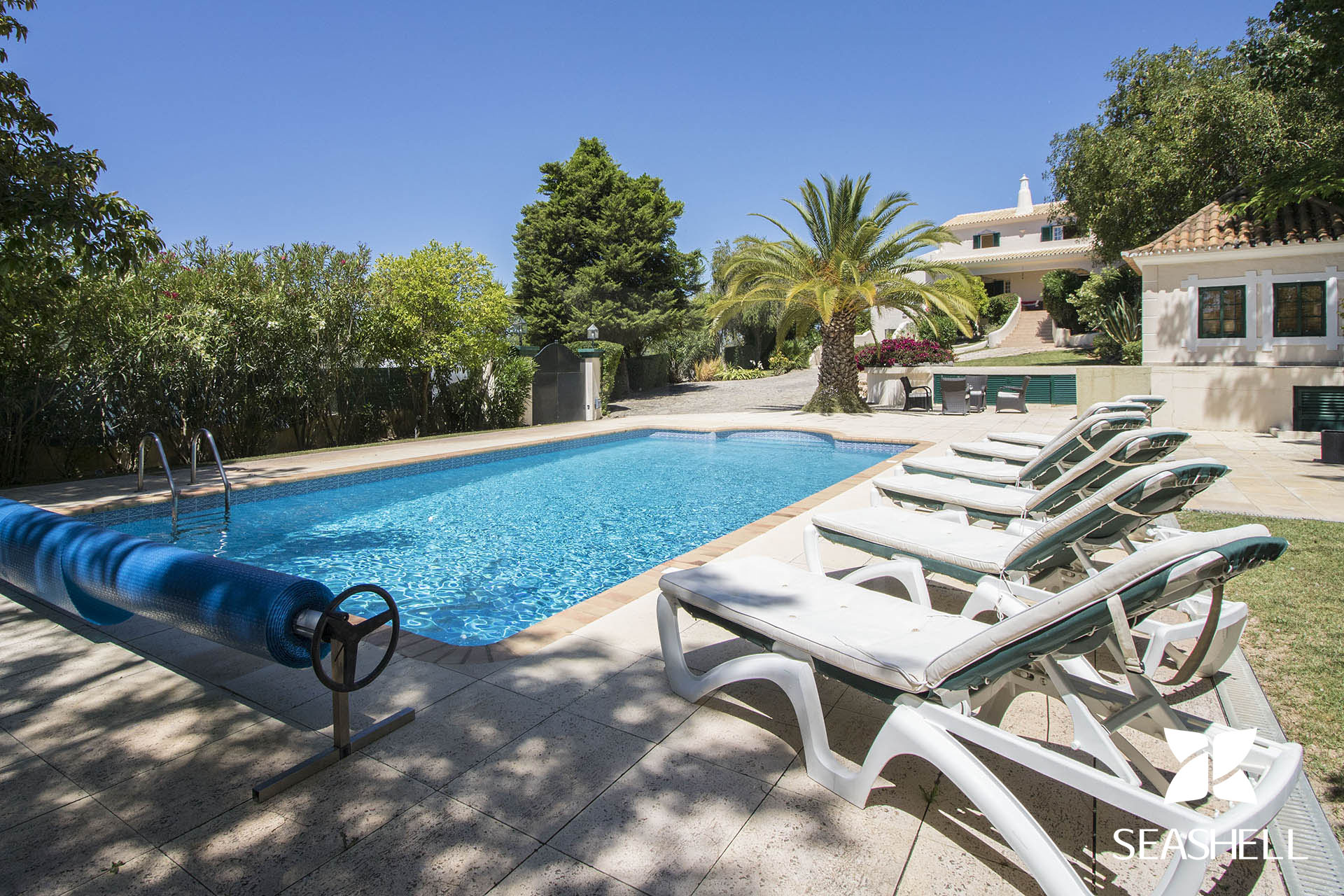 Villa Caravela Garden Image 4